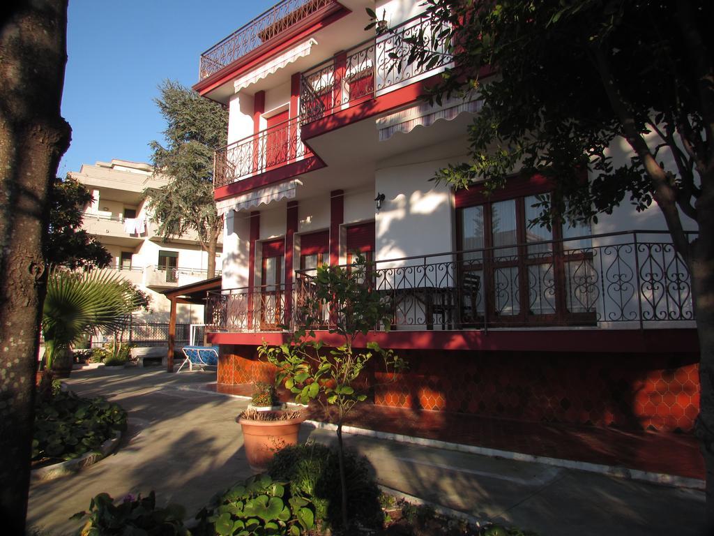 Villa Claudianna Bed & Bike Paestum Exterior photo